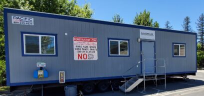 Trailer w safety signs